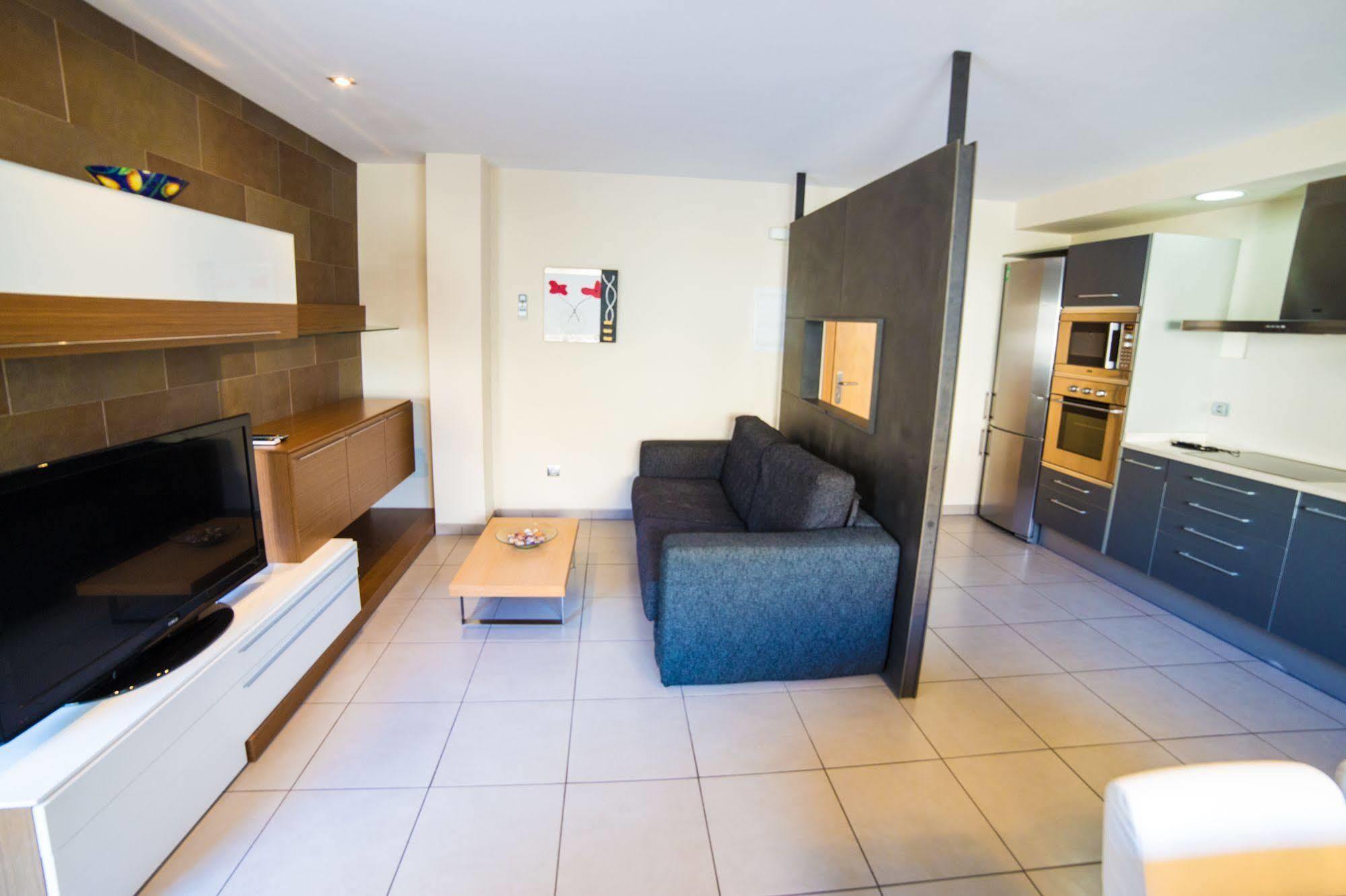 Agi Drugstore Apartments Росас Экстерьер фото